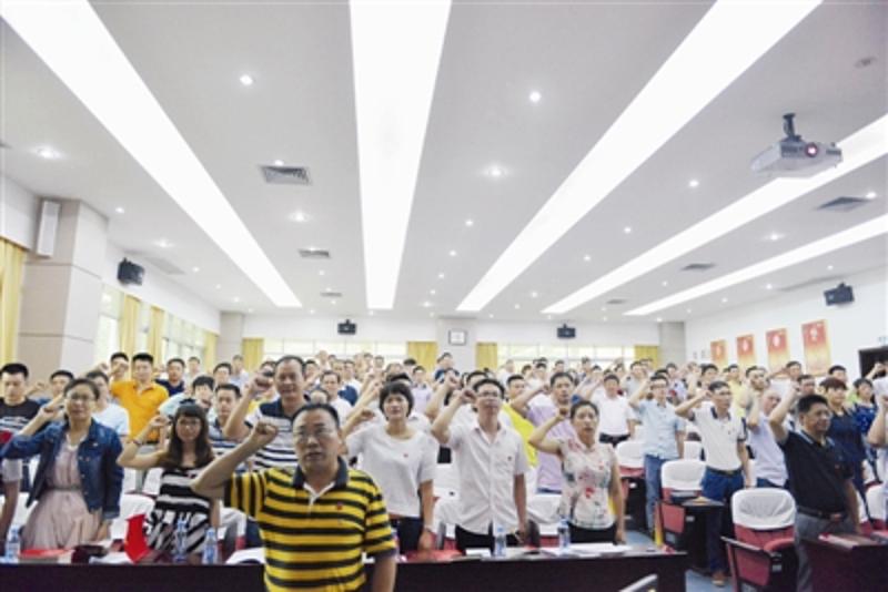 强化城市基层党建，深圳2.3万名党支部书记首次全员培训