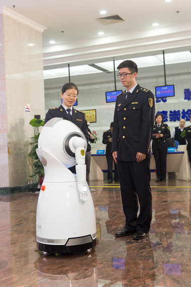 全国首批检验检疫智能执法辅助机器人在广州口岸应用
