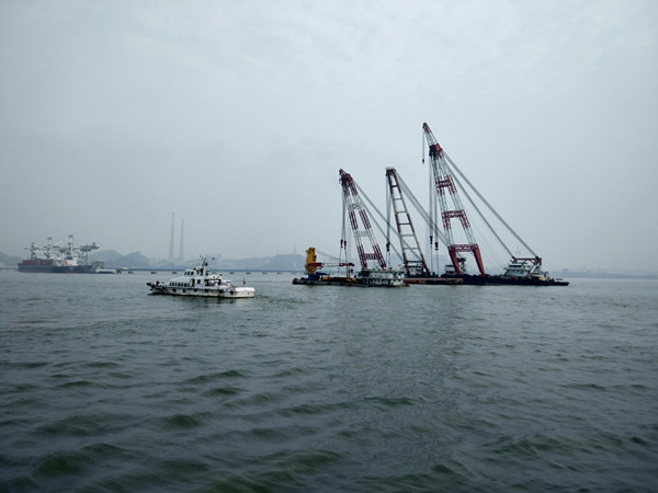 滚装船与散货船在珠江口水域发生碰撞 导致散货船沉没，船上9人获救