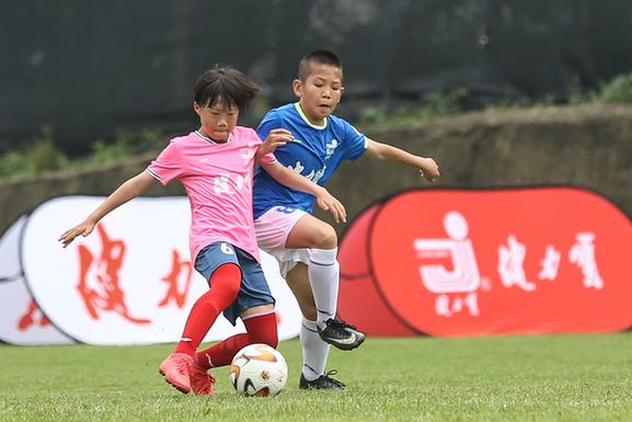 中国健力宝“麒麟杯”U12少年足球锦标赛总决赛在广东三水开幕