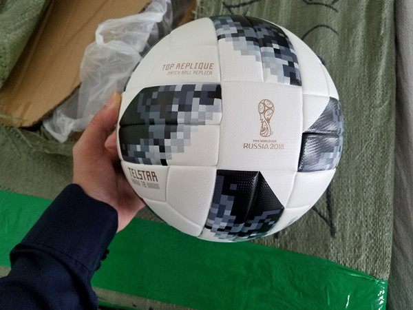 广州海关查获涉嫌侵犯世界杯商标专用权的足球和运动服装7800余件