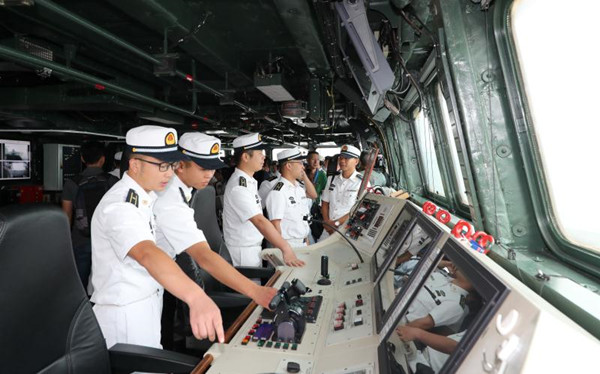 中国-东盟“海上联演-2018”举行舰艇开放日活动